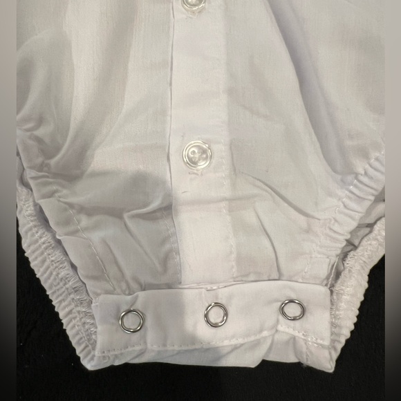 9-12mths, White collared button down shirt with snap buttons in crotch. - Picture 3 of 3